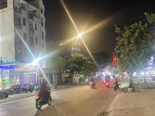 5.8tỷ trung tâm bình thạnh 57m2 4 tầng btct sân thượng 5pn có sân rộng rãi để xe gần chợ bà chiểu