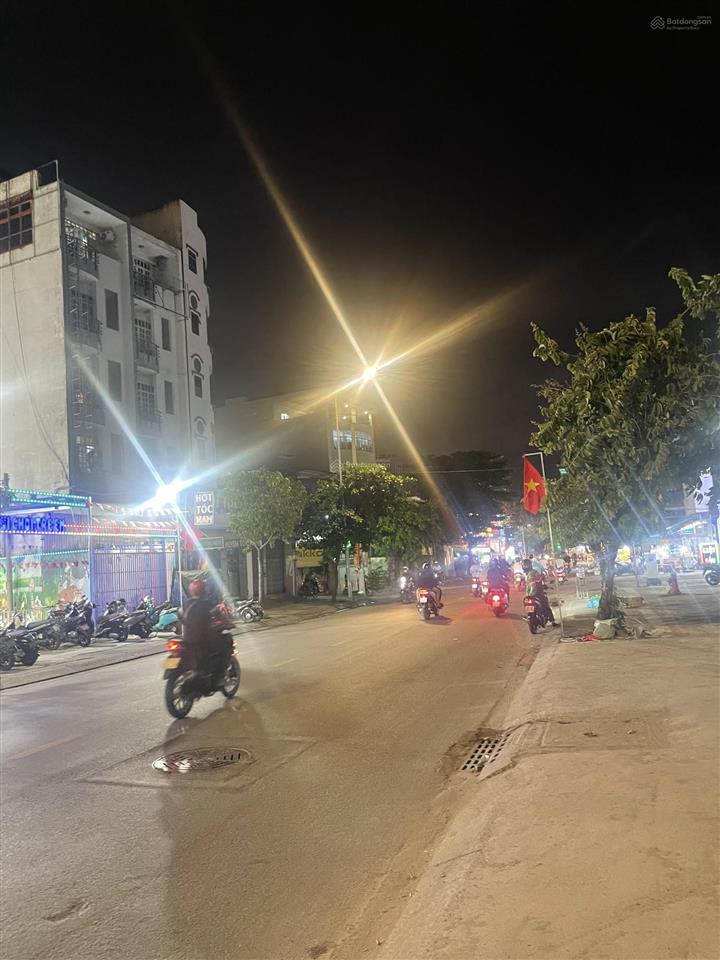 5,8 tỷ trung tâm bình thạnh 57m2 4 tầng btct sân thượng 5pn có sân rộng rãi để xe gần chợ bà chiểu