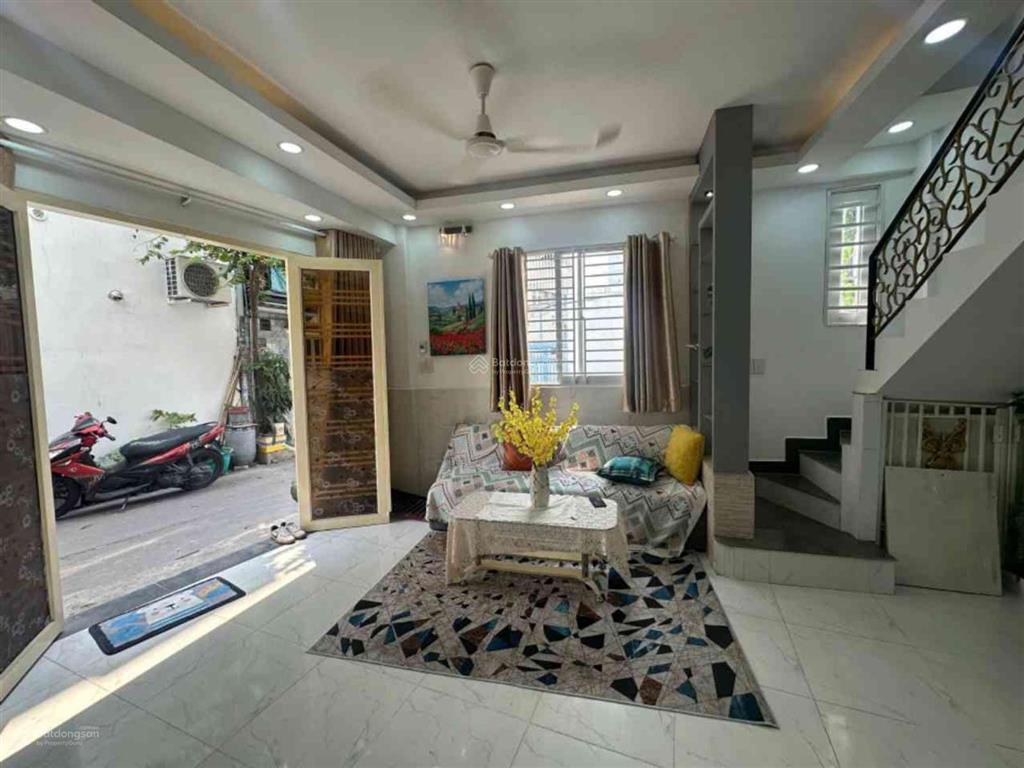 4,7 tỷ nhà bán. lê quang định, bình thạnh. 28 m2  3 tầng btct  3 pn, sân thượng. nở hậu. ngang 4