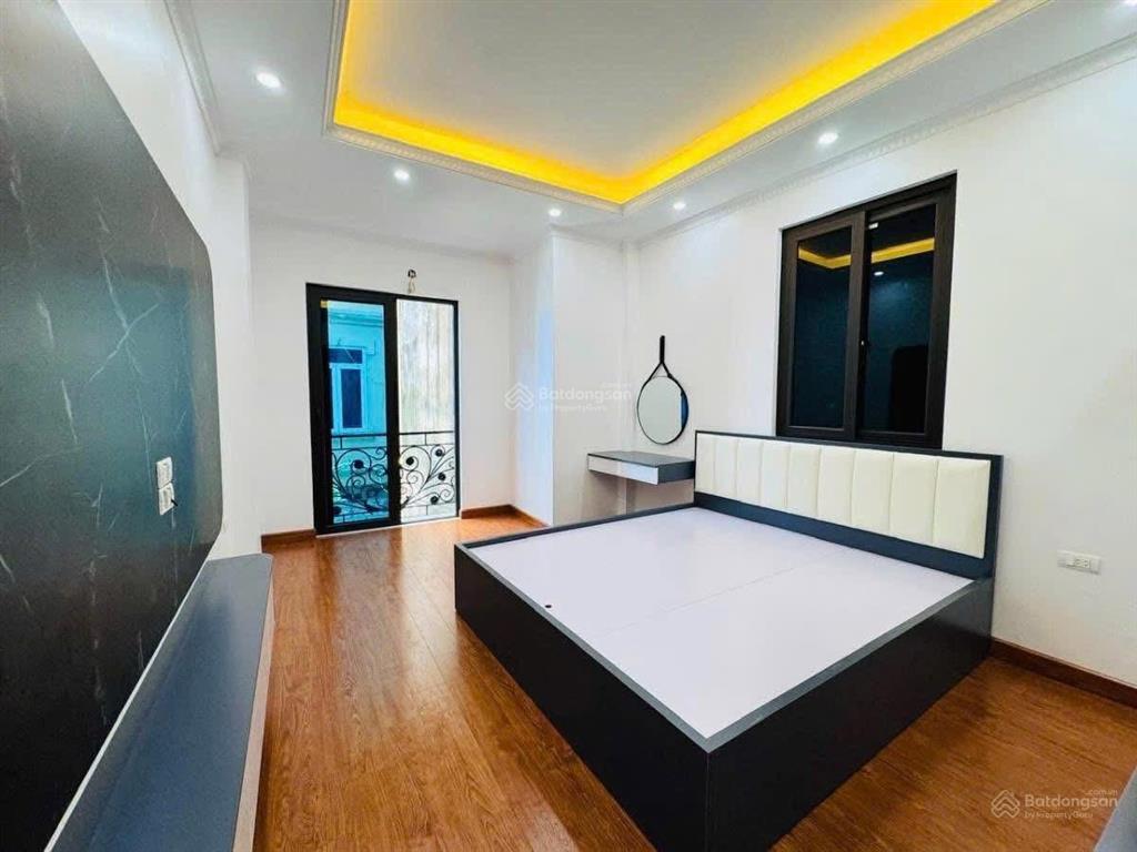 Cho thuê nhà riêng phố nguyễn khang, tt cầu giấy. 55m, 4t, 5 ngủ. đầy đủ nội thất. giá rẻ.