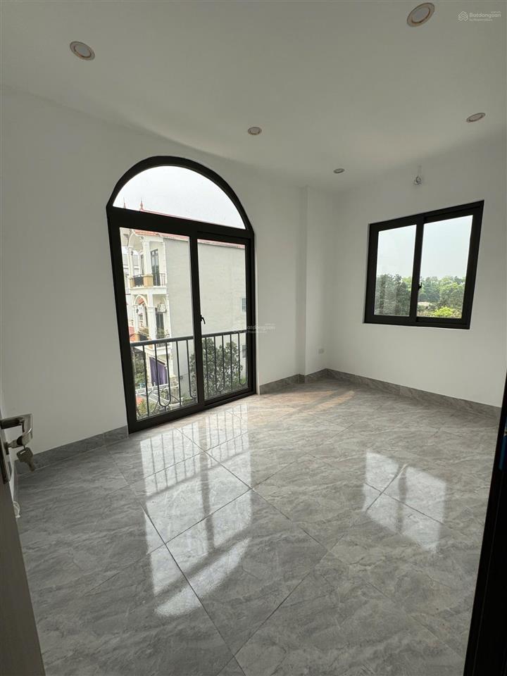 Rẻ nhất bình minh, 3tầng*33m2, ôtô đỗ cửa, sổ sẵn, ngay trường, chợ, 10p ra bx yên nghĩa, tầu điện