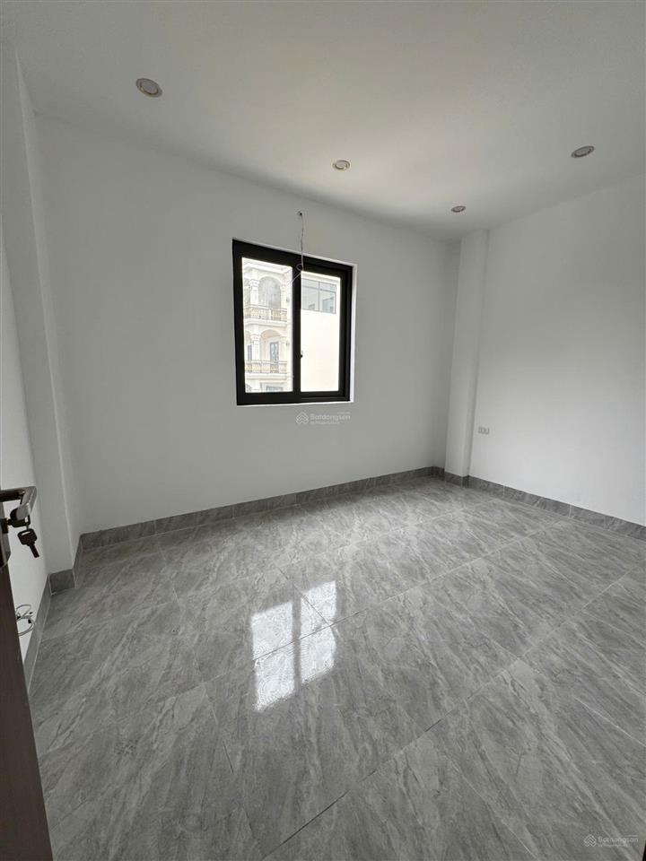 Rẻ nhất bình minh, 3tầng*33m2, ôtô đỗ cửa, sổ sẵn, ngay trường, chợ, 10p ra bx yên nghĩa, tầu điện
