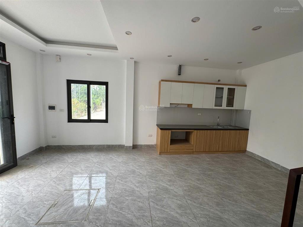 Chủ giảm sốc cần bán gấp, lô góc3,5tầng chỉ với 2,65tỷ. ôtô đỗ, gần chợ, trường, 10p ra bx yênnghĩa