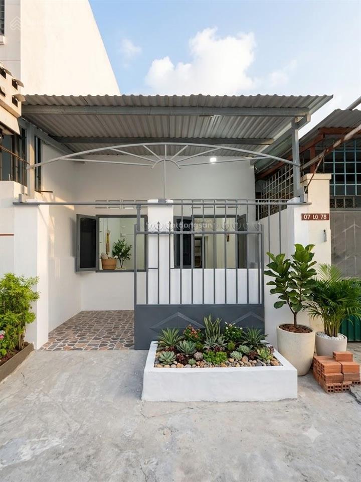 Nhà rẻ hiếm có khu đất lành đối diện công viên thoáng mát