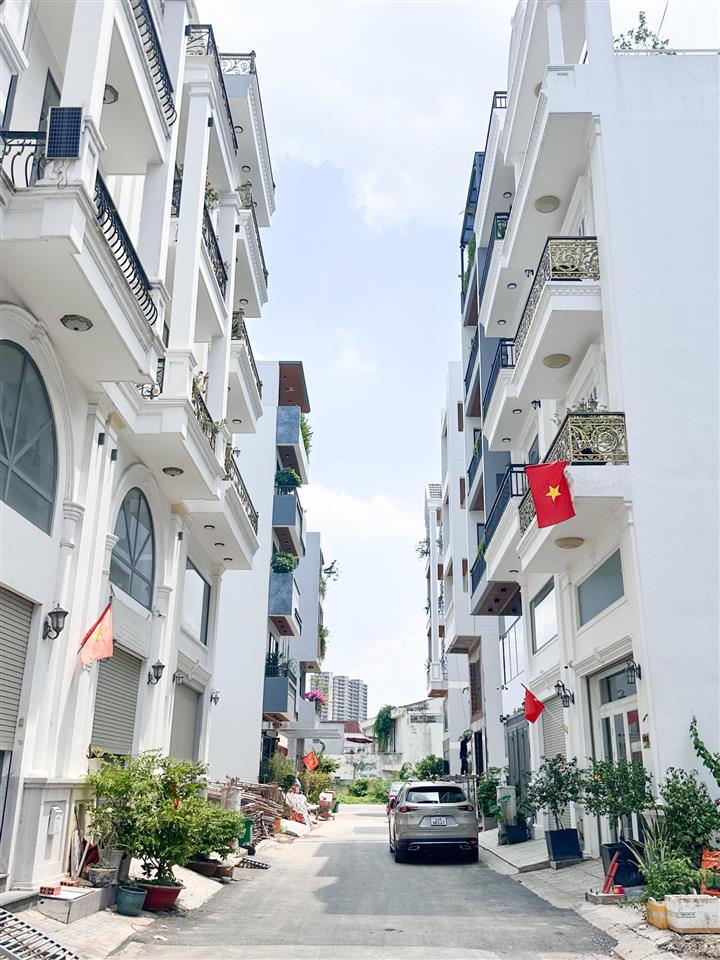 Nhà phố xây mới 5 tầng  đường hoàng quốc việt  quận 7! có thang máy