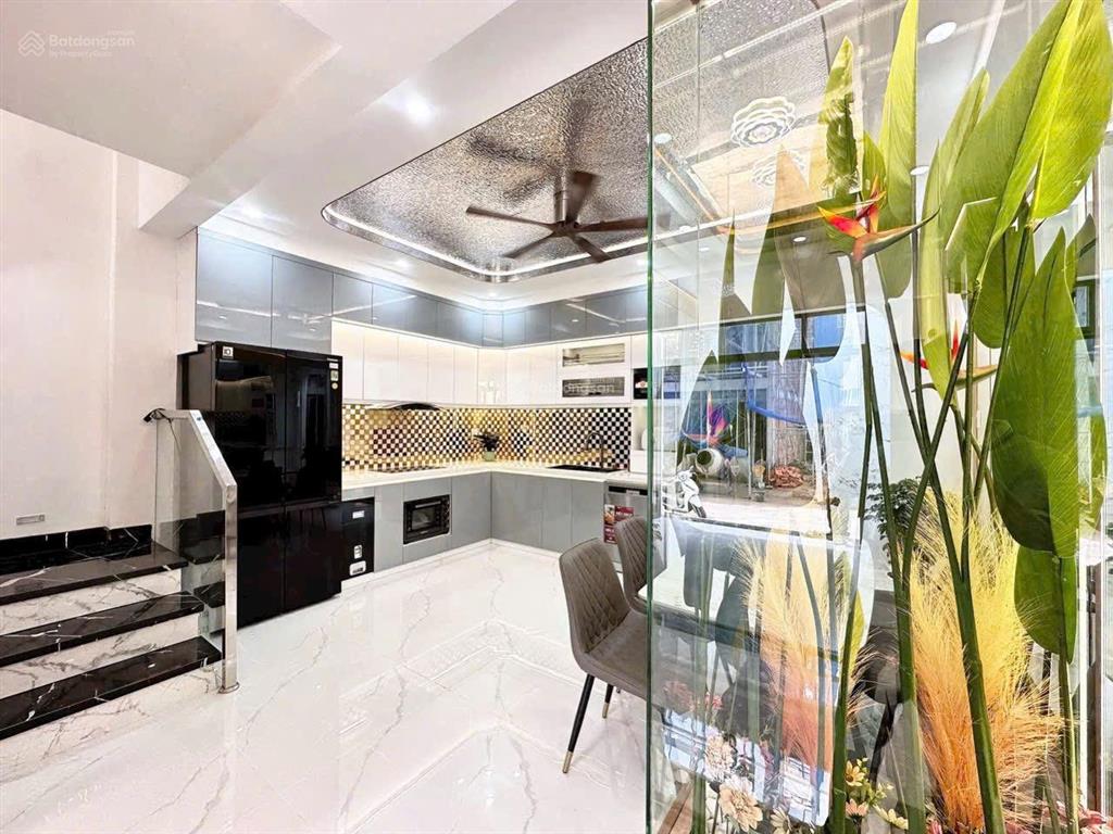 Nhà phố xây mới 5 tầng  đường hoàng quốc việt  quận 7! có thang máy