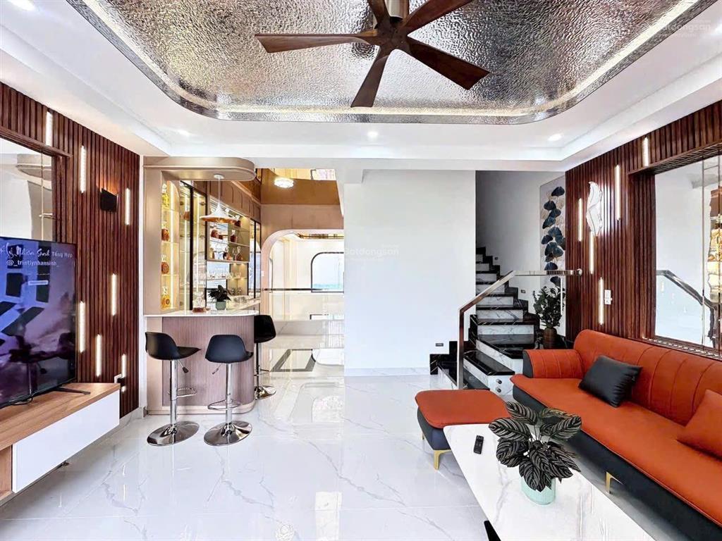 Nhà phố xây mới 5 tầng  đường hoàng quốc việt  quận 7! có thang máy