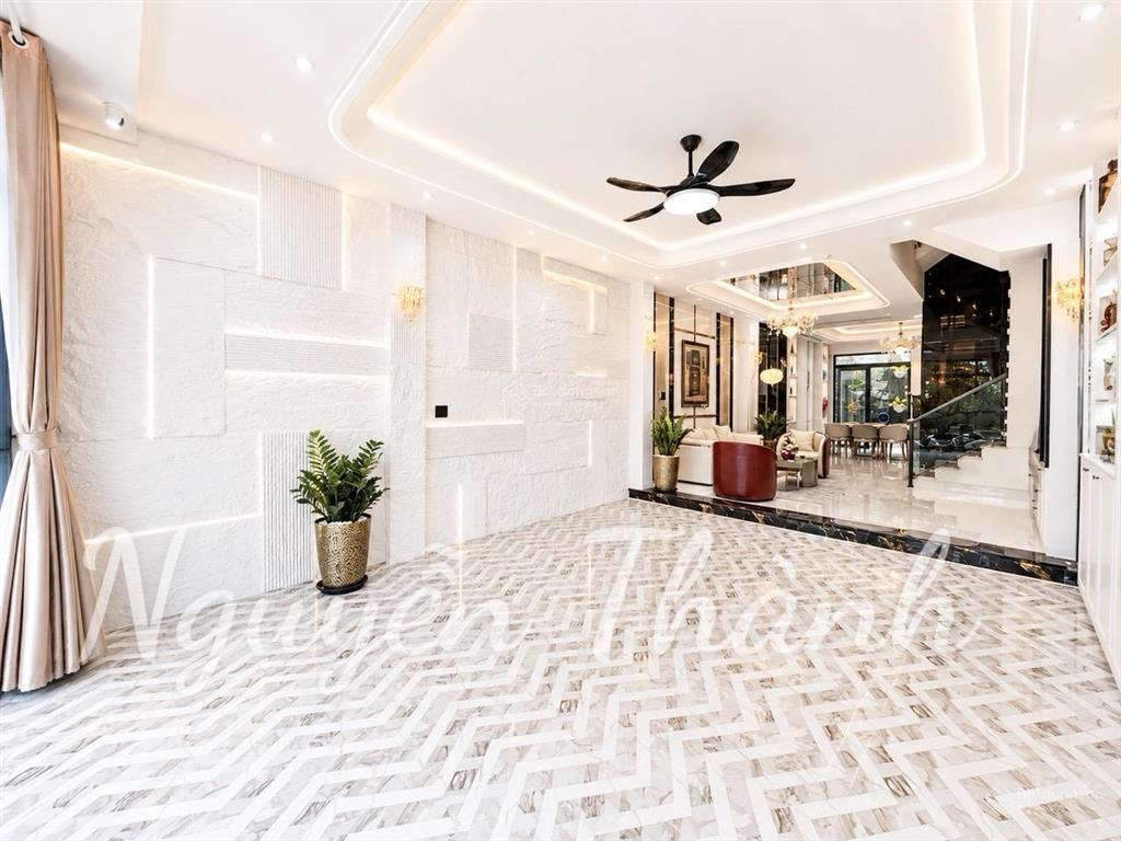 Nhà phố có thang máy  cạnh phú mỹ hưng  quận 7