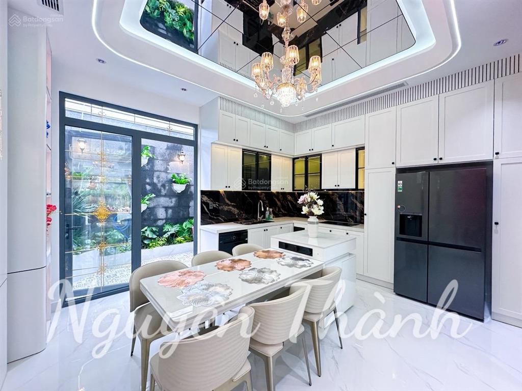Nhà phố có thang máy  cạnh phú mỹ hưng  quận 7