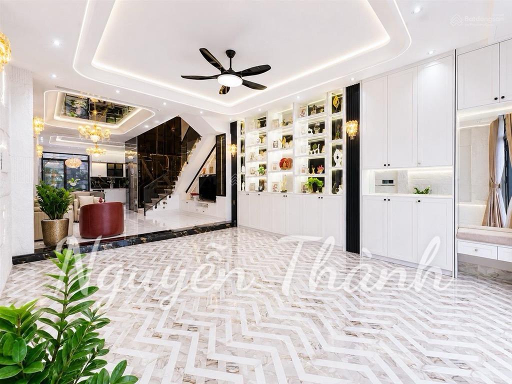 Nhà phố có thang máy  cạnh phú mỹ hưng  quận 7