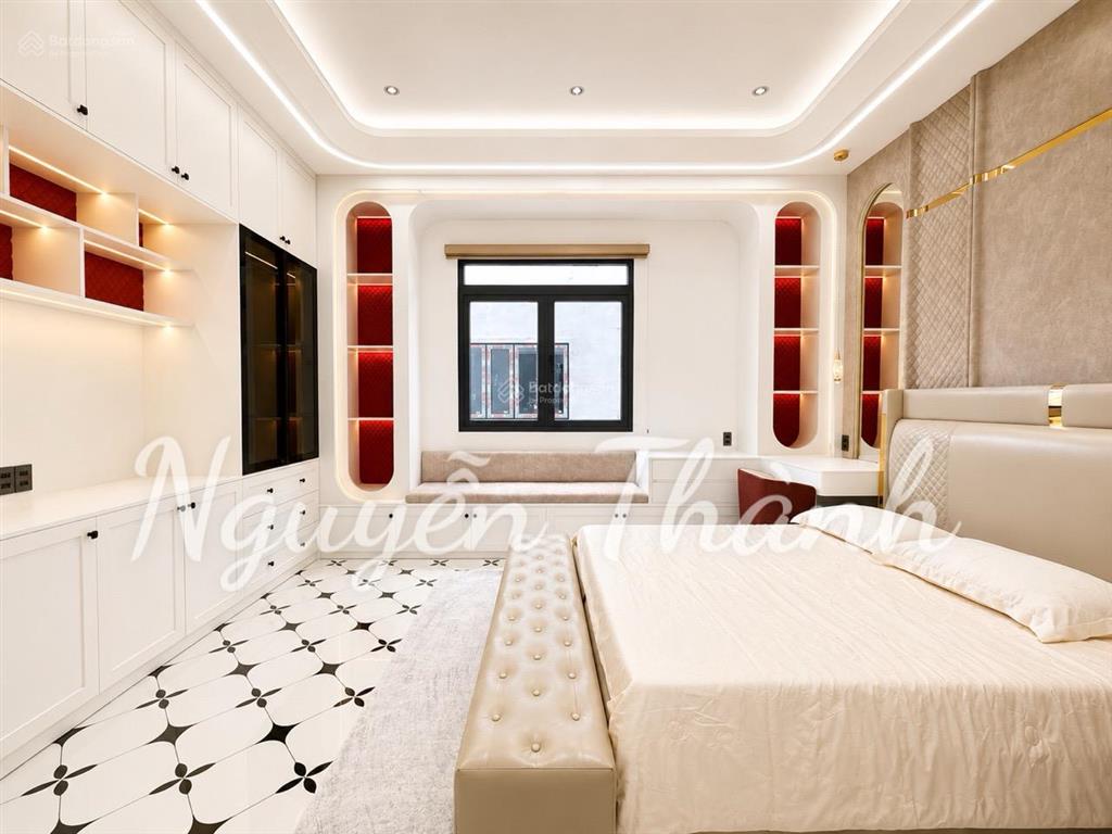 Nhà phố có thang máy  cạnh phú mỹ hưng  quận 7