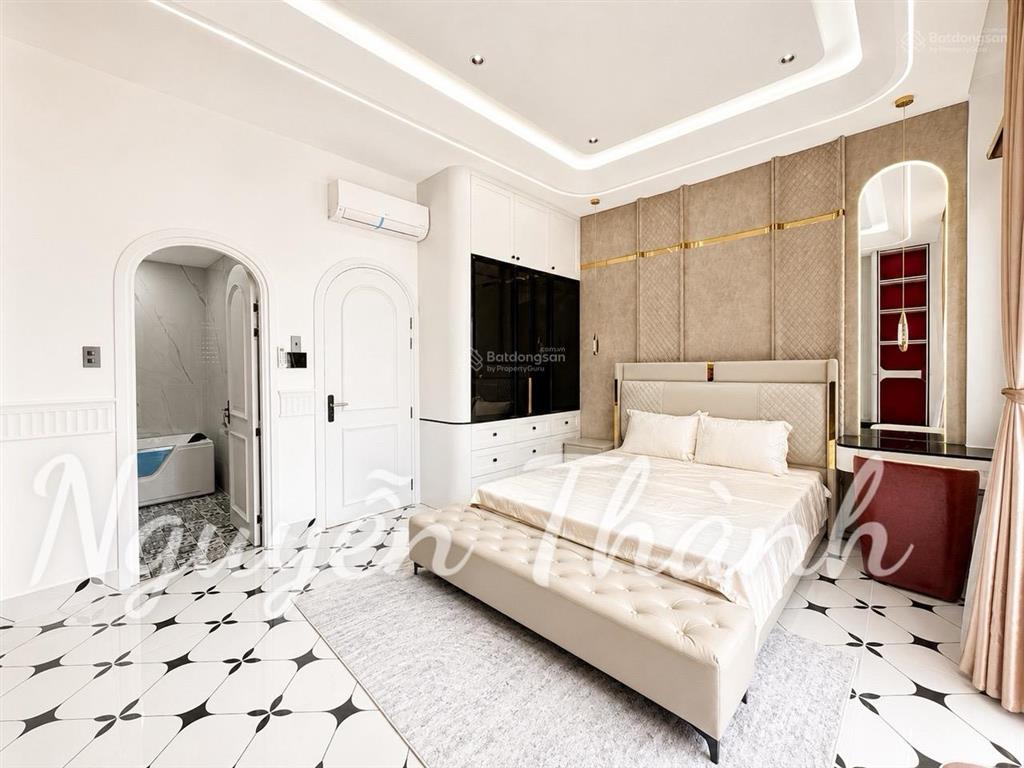 Nhà phố có thang máy  cạnh phú mỹ hưng  quận 7