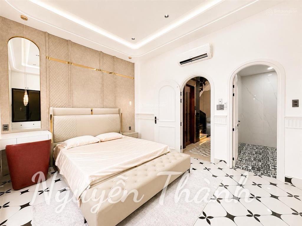 Nhà phố có thang máy  cạnh phú mỹ hưng  quận 7