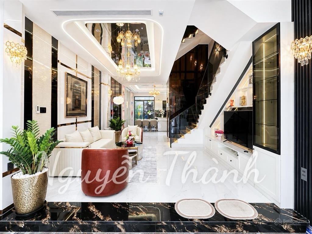 Nhà phố có thang máy  cạnh phú mỹ hưng  quận 7