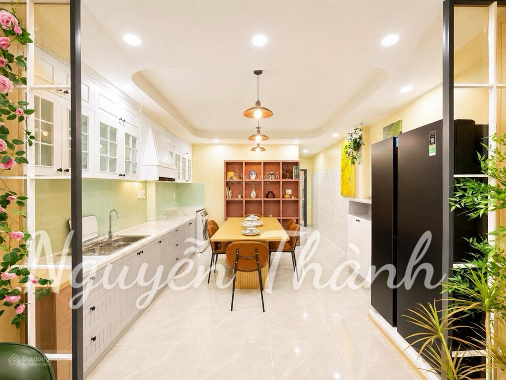 Bán nhà phố đường phạm hữu lầu  quận 7