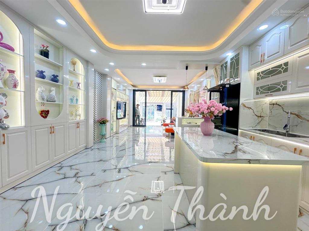 Bán nhà phố mặt tiền kinh doanh  đường 10m đào tông nguyên  thị trấn nhà bè