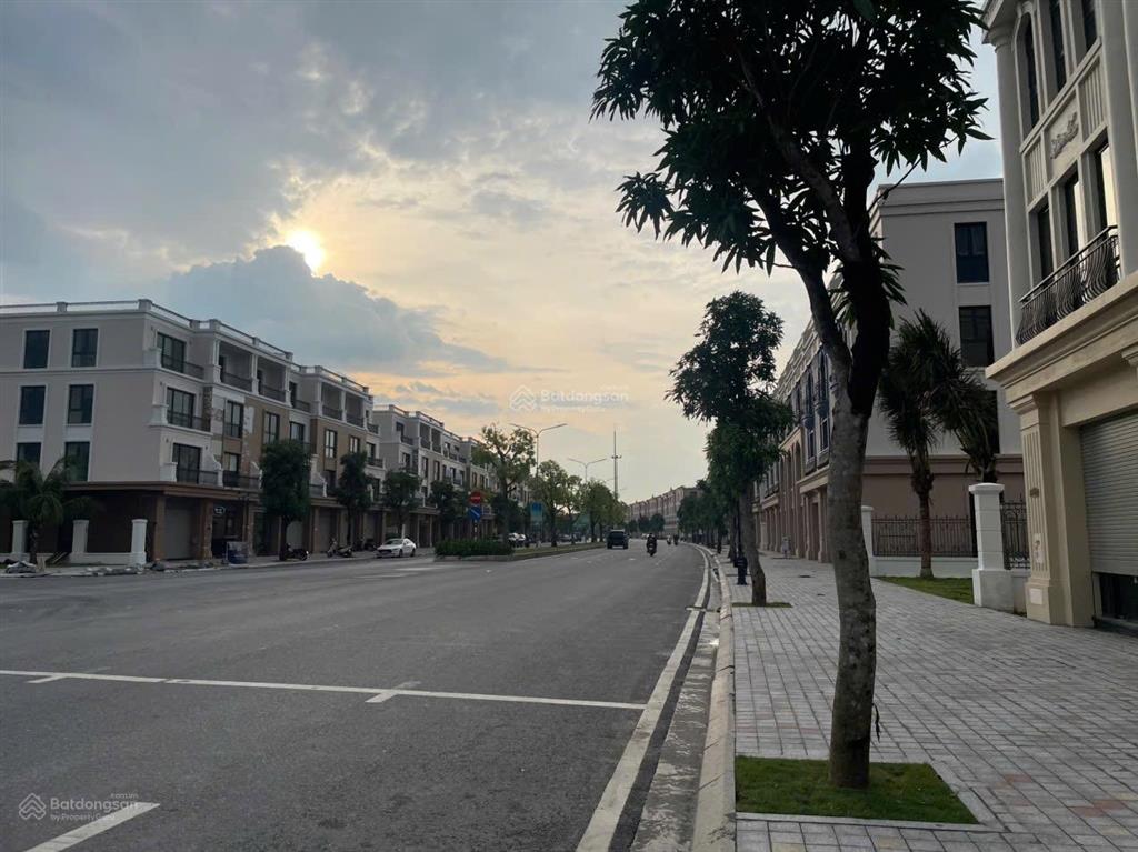 Cần tiền bán nhanh vinhomes vũ yên 4 tầng giá 8 tỷ mặt đường tương lai