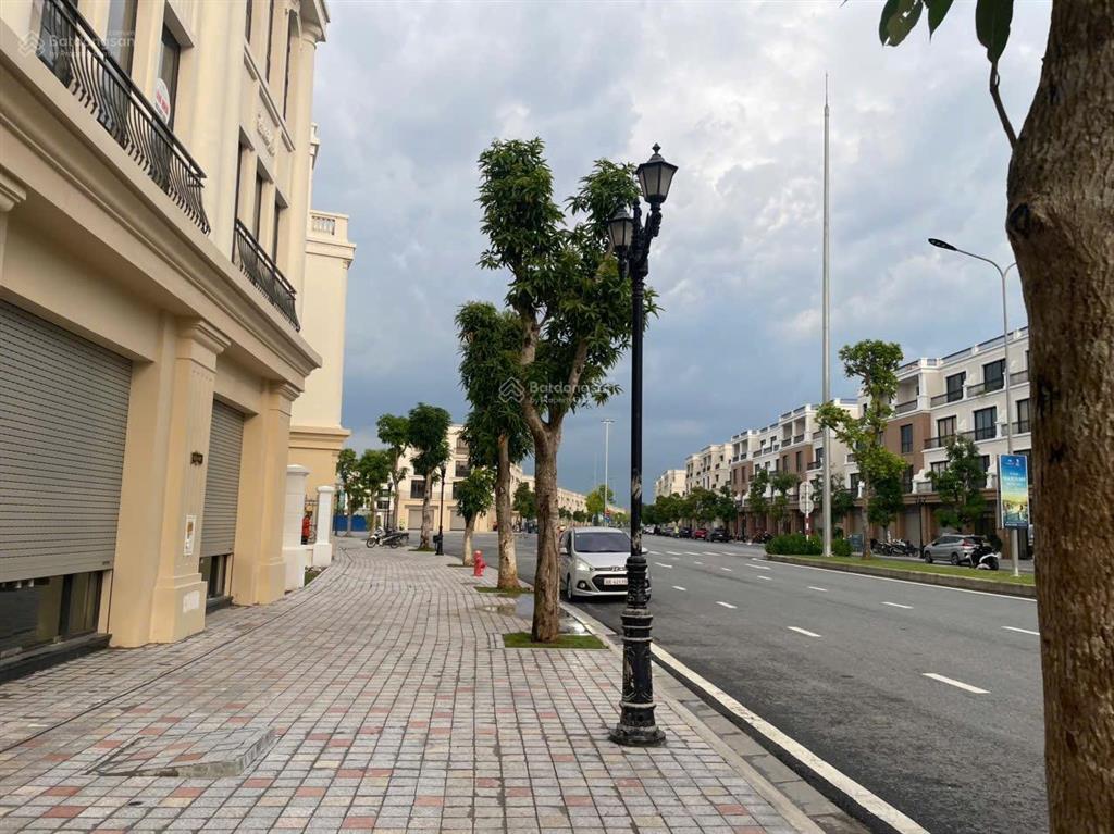 Cần tiền bán nhanh vinhomes vũ yên 4 tầng giá 8 tỷ mặt đường tương lai