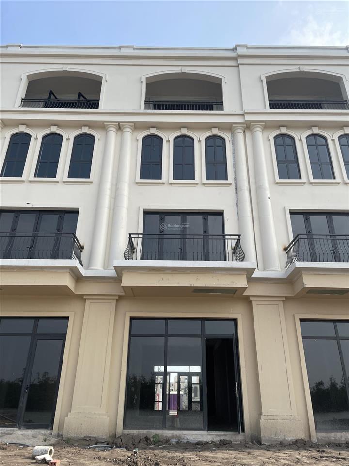 Hơn 8 tỷ 90m2 tặng kèm 100m sau nhà biệt thự view sông tự nhiên hàng hiếm