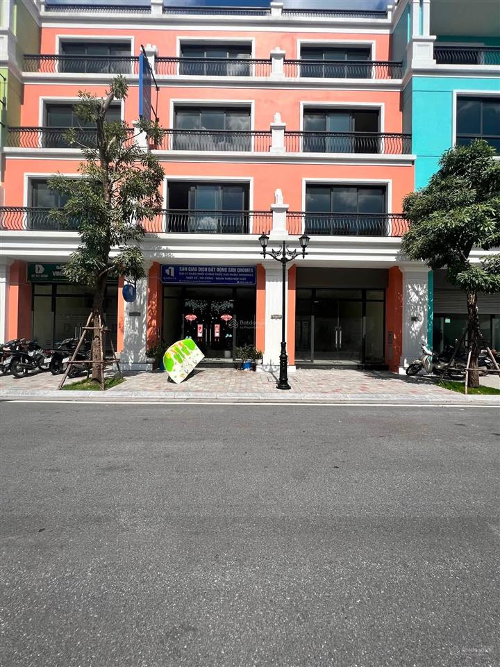 Hơn 8 tỷ đối diện quảng trường châu âu vinhomes vũ yên tài lộc 75m2 đường 30m đã có bìa