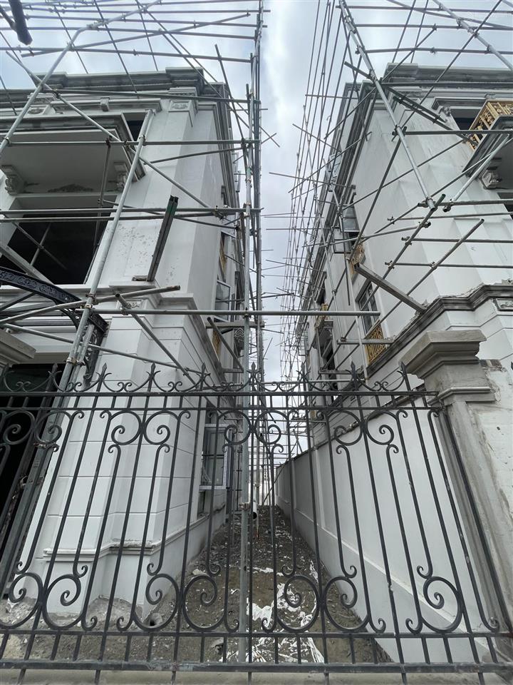 Biệt thự hoàng gia giá 12,5 tỷ 4 tầng 188,1m2 bơi miễn phí bể bơi pha lê đẹp miền bắc
