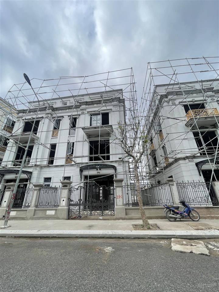 Biệt thự hoàng gia giá 12,5 tỷ 4 tầng 188,1m2 bơi miễn phí bể bơi pha lê đẹp miền bắc
