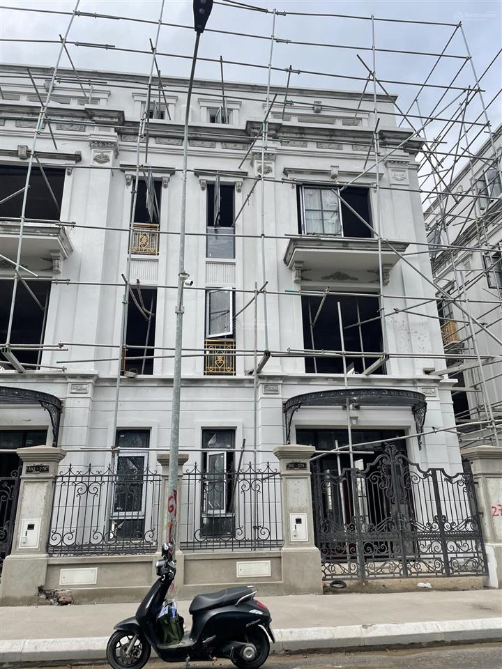 Biệt thự hoàng gia giá 12,5 tỷ 4 tầng 188,1m2 bơi miễn phí bể bơi pha lê đẹp miền bắc