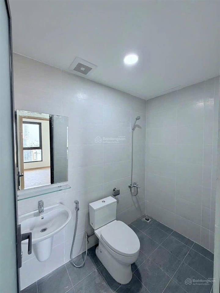 Căn góc 2pn aurora view landmark 81, bitexco chỉ 12tr/tháng ntcb bếp rèm máy lạnh