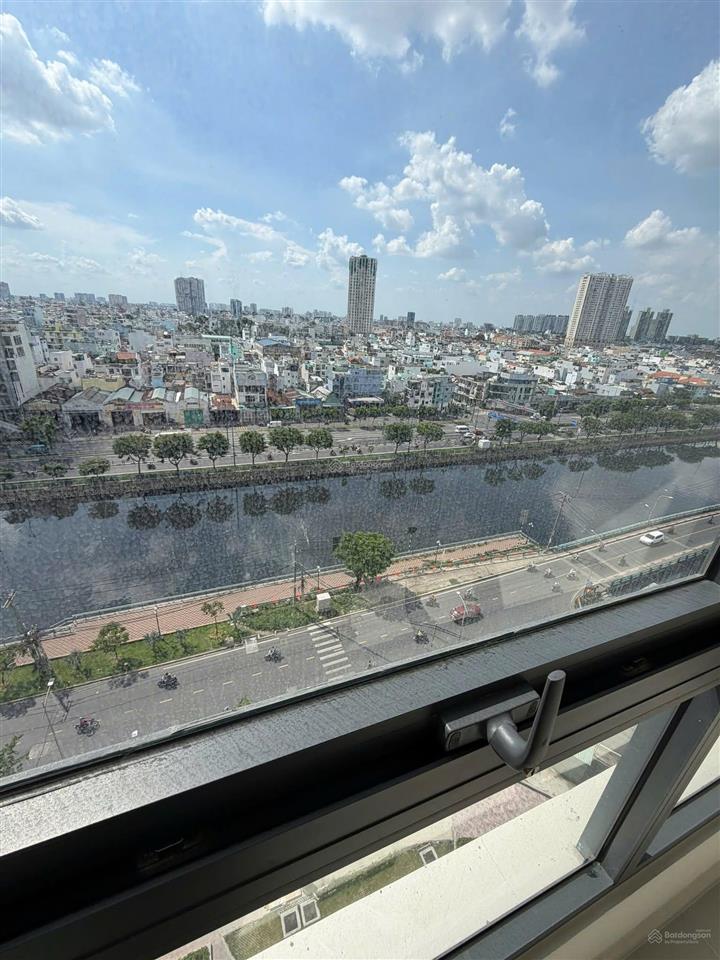 Căn góc 2pn aurora view landmark 81, bitexco chỉ 12tr/tháng ntcb bếp rèm máy lạnh