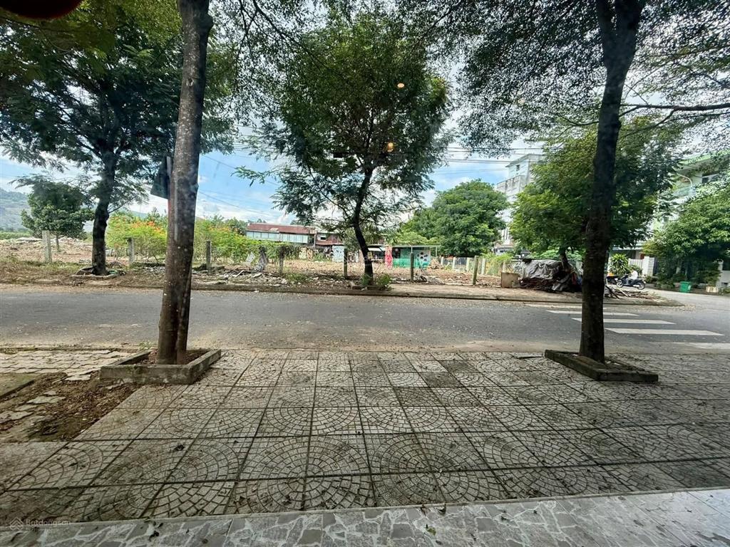 Bán nhà 3 tầng, lô góc, mặt tiền 7,5m gần đại học sư phạm đà nẵng