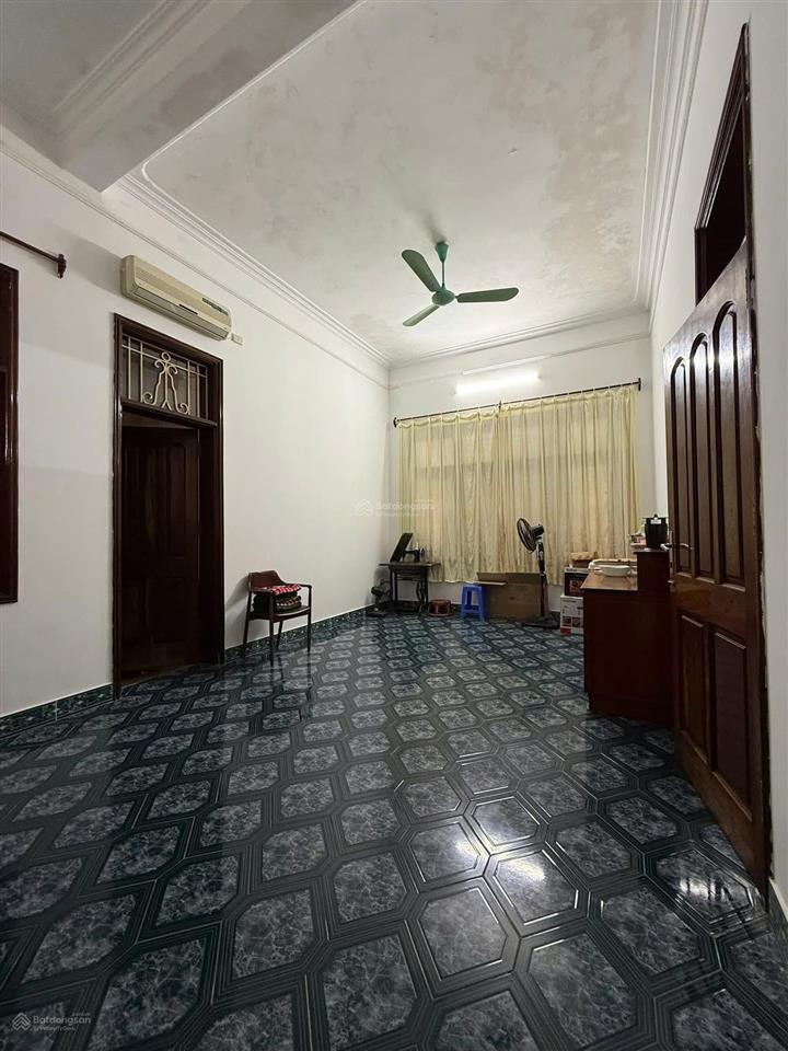 Bán đất cầu giấy, tặng nhà 3 tầng, dt 150m2 mặt tiền đẹp 11m, chia 2 căn hoặc đầu tư xây tòa