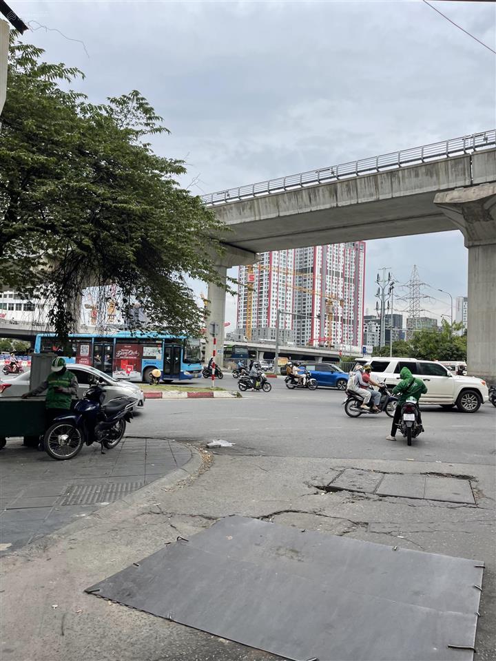 Bán biệt thự cũ 3 tầng 155m2 tại hồ tùng mậu, mai dịch, cầu giấy