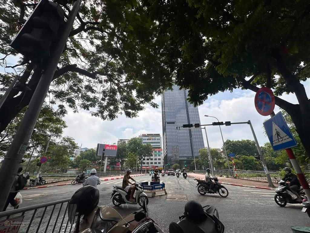 Mặt phố nguyễn khang, lô góc 3 thoáng, kinh doanh 221m2, mt 7,5m, 42 tỷ (tl)