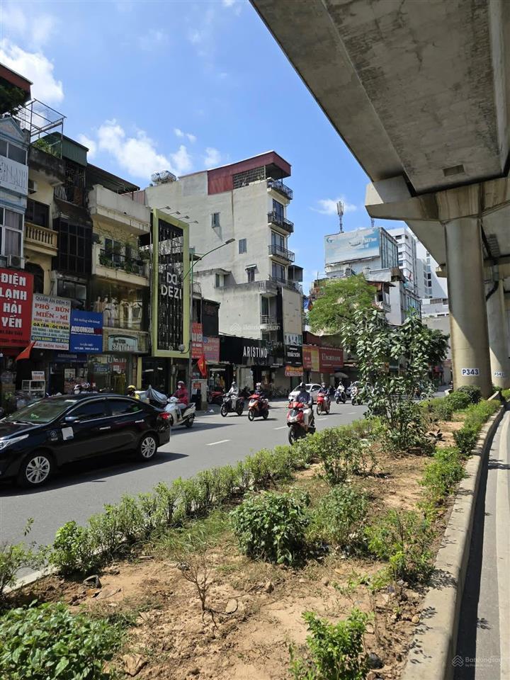 Mặt phố cầu giấy 95m2, 5 tầng, mặt tiền 4,2m kinh doanh  vỉa hè rộng, sổ có hoàn công