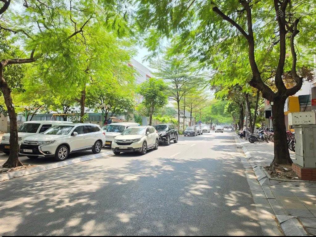 Bán tòa nhà tại cầu giấy 12 tầng, 1 mặt phố, 1 mặt ngõ dòng tiền ~ 12  15 tỷ/năm