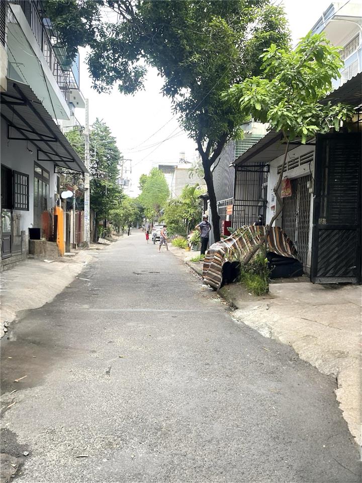 Tân phú gần aeon  ngang đẹp 5.7 x 18m  hẻm thông oto  6.5ty  tiện xây mới theo ý thích riêng