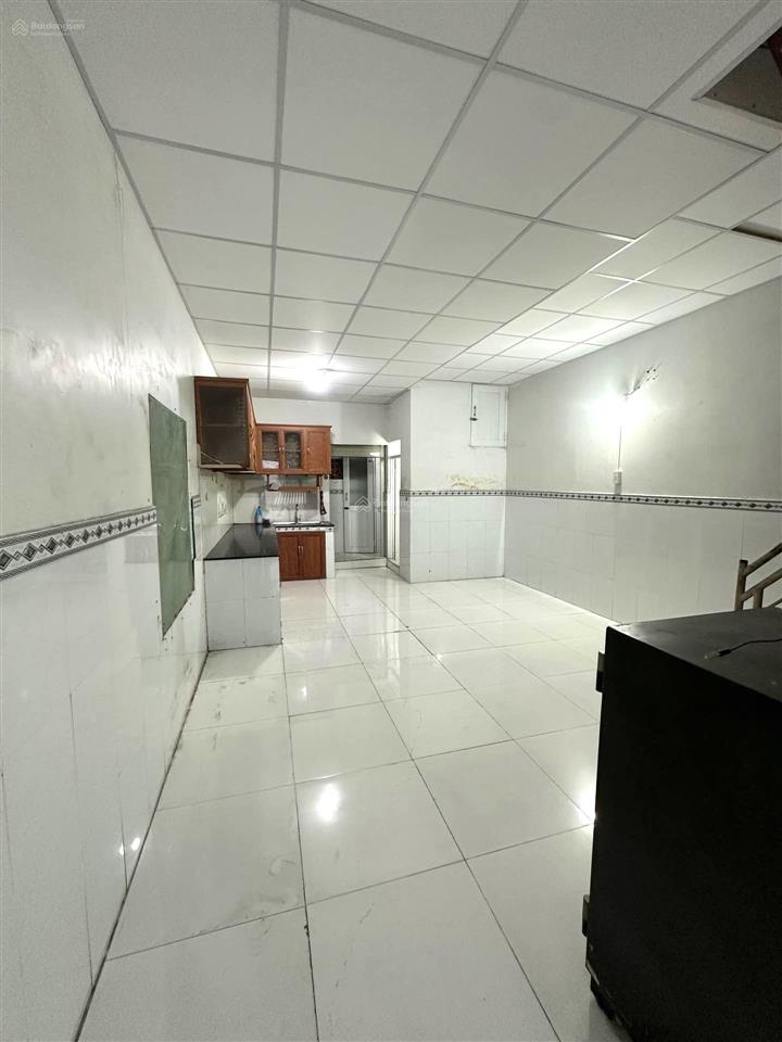 Ngay chợ tân hương chỉ 80 triệu/m2  4.4 x 16  chỉ 5.3tỷ  vuông vức  có thêm 20m2 sân để xe