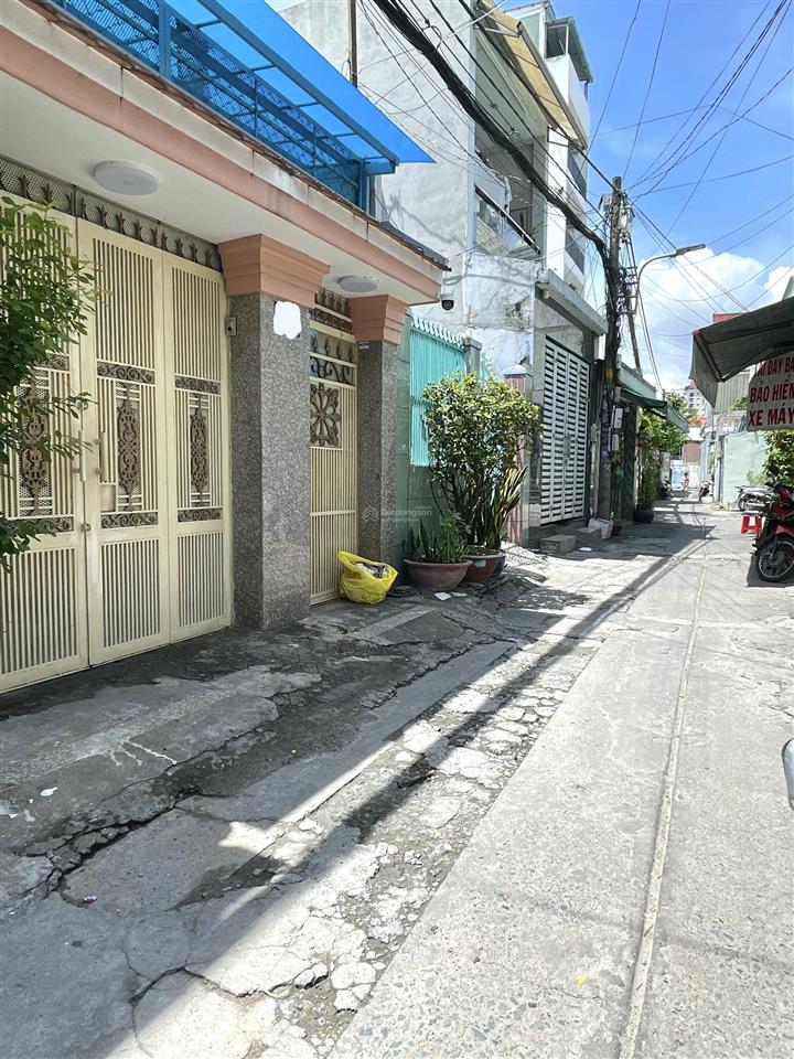 Tân phú, chợ tân hương  4 x 18m  hẻm xh  3 phòng ngủ  2 tầng  đi bộ ra chợ  gần nhà thờ