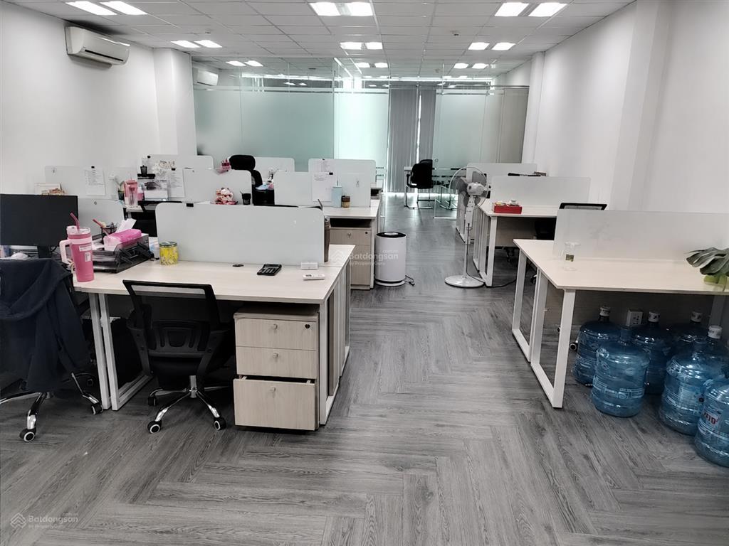 Cho thuê văn phòng đường tân cảng phường thạnh mỹ tây tphcm dt 100m2 giá 19 tr/th full nội thất