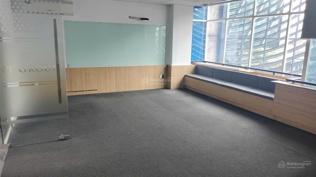 Cho thuê văn phòng đường bạch đằng p2 tân bình 130m2 ngăn sẵn 2 phòng 70m2 và 50m2 giá 20tr/tháng