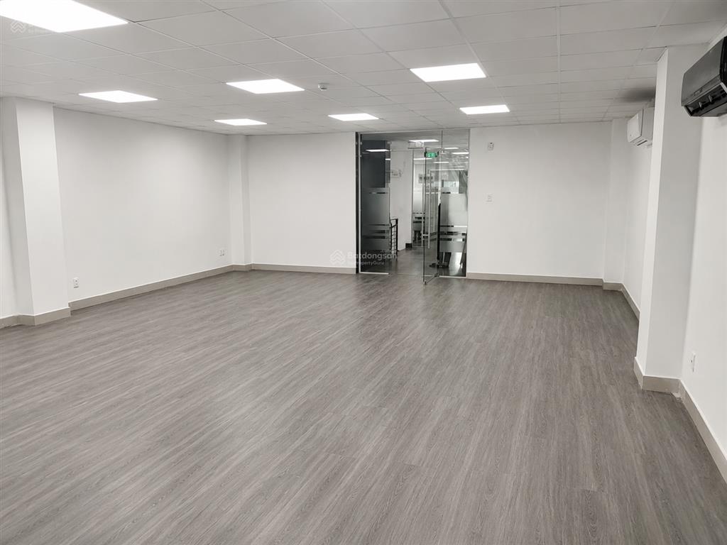 Cho thuê văn phòng đường bạch đằng p2 tân bình 130m2 ngăn sẵn 2 phòng 70m2 và 50m2 giá 20tr/tháng