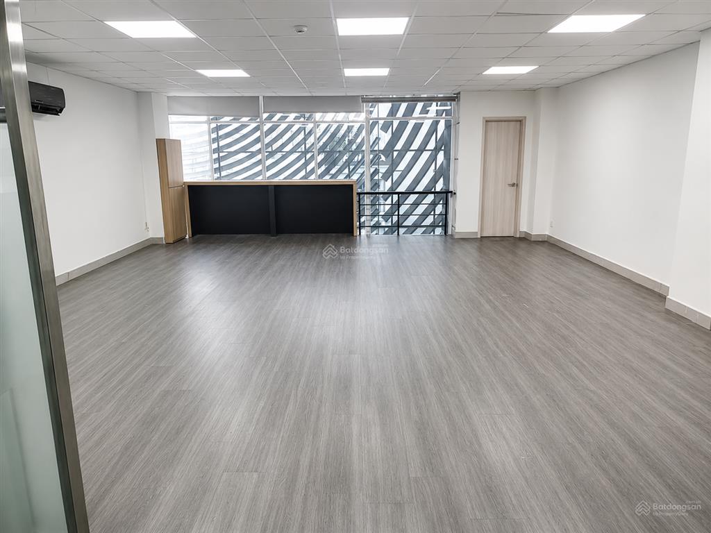 Cho thuê văn phòng đường bạch đằng p2 tân bình 130m2 ngăn sẵn 2 phòng 70m2 và 50m2 giá 20tr/tháng