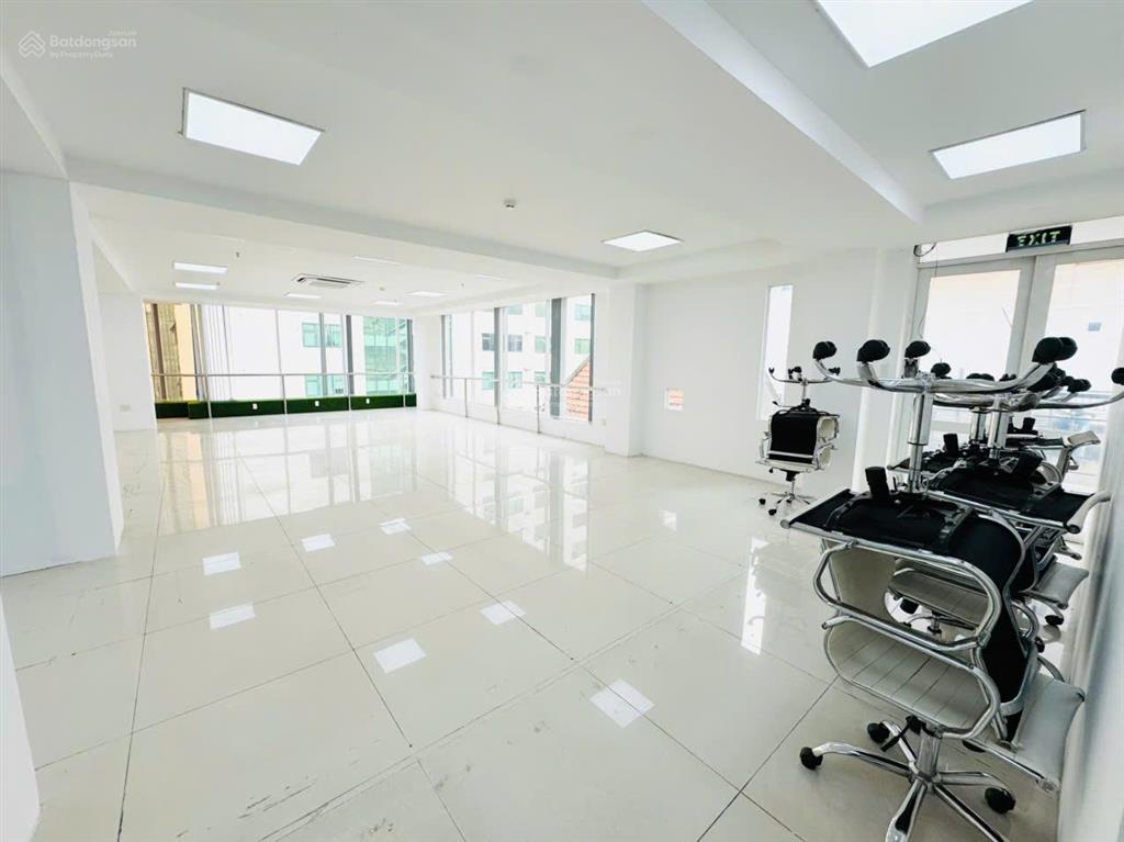 Cho thuê văn phòng đường lê trung nghĩa phường bảy hiền tphcm 75m2 giá 16tr/tháng sàn mới view đẹp