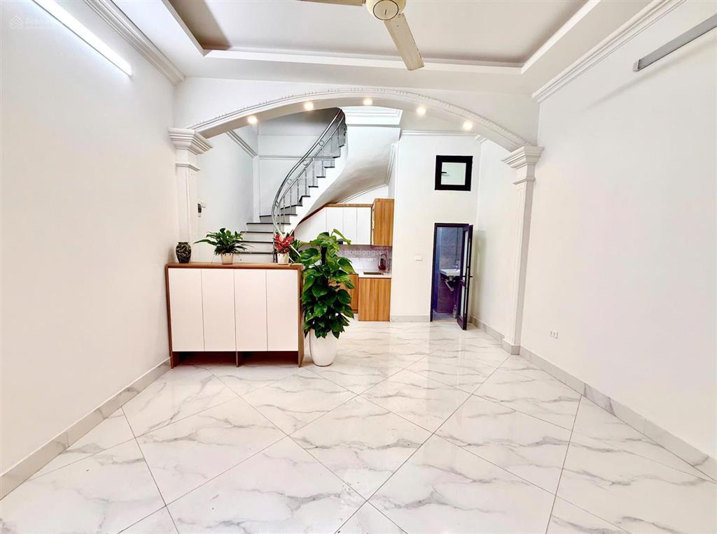 Bán nhà đẹp phố bồ đề, long biên 5 tầng 38m2