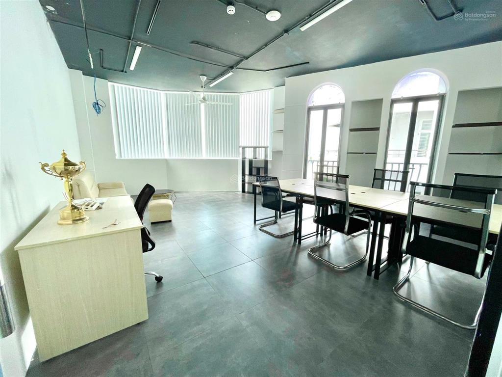 Chính chủ trống vp 30m2, hỗ trợ nội thất 5  7 nhân sự, ban công, pccc giá đã gồm pql
