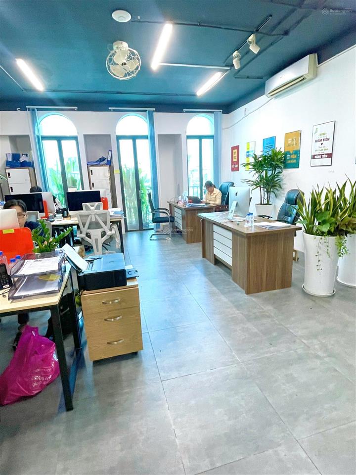 Cho thuê vp 40m2, 12tr full, mặt tiền và mặt hậu đều thoáng, ngăn sẵn 2 phòng, pccc đầy đủ