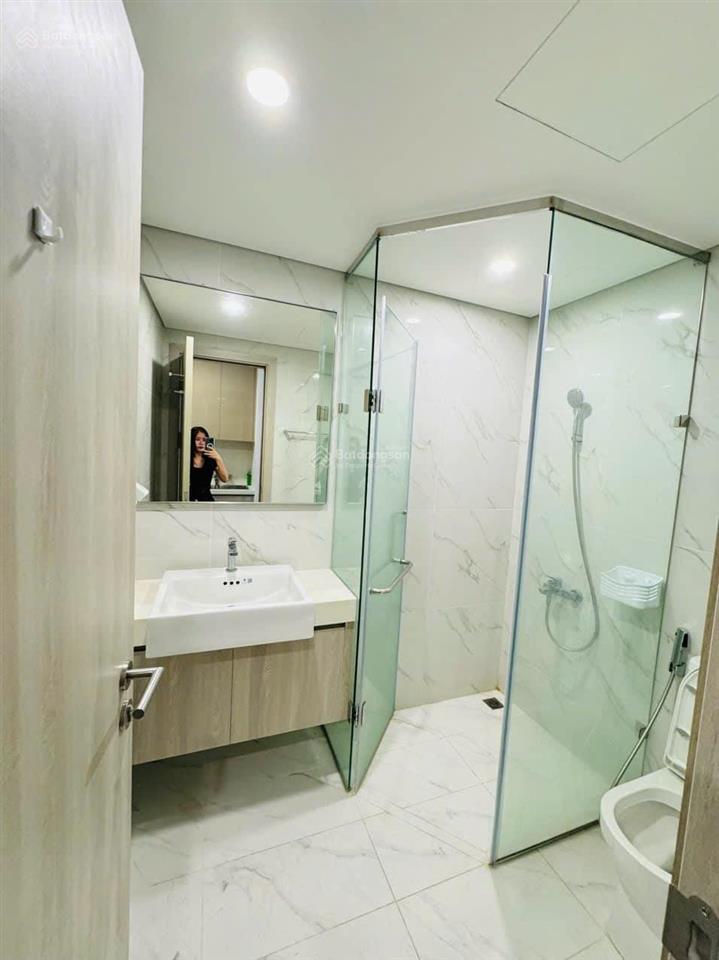 Chính chủ bán căn studio 30.3m2 tầng 23 tòa a masteri vinhomes smart city tây mỗ.giá 3tỷ bao phí