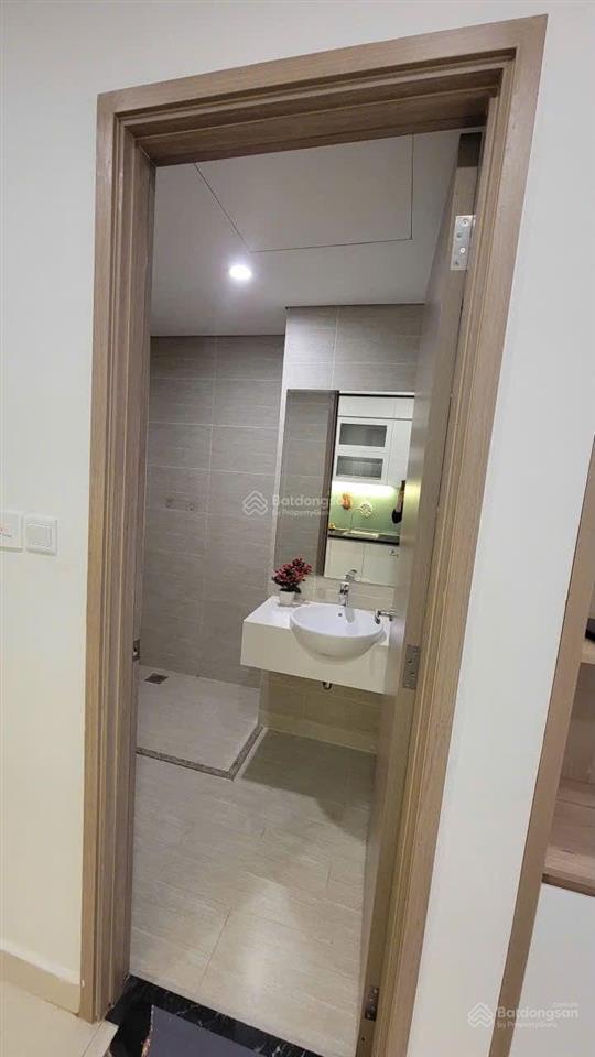Chính chủ bán căn studio 28m² tầng 23 tòa s203 vinhomes smart tây mỗ. giá 2,1 tỷ bao phí