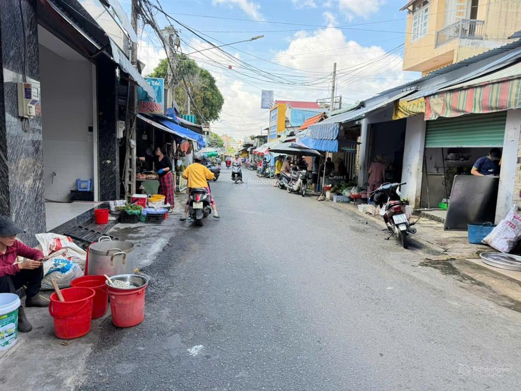 Bán đất mặt tiền chợ đường 4 vị trí kinh doanh đắc địa 5,5x18m sổ hồng riêng giá chỉ hơn 6 tỷ