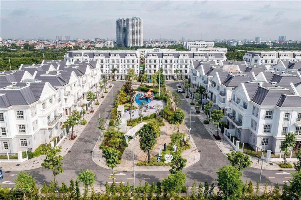 Lô góc 2 mặt tiền giáng hương 18 euro gia lâm, cạnh bể bơi 700m, kinh doanh đỉnh, sổ đỏ sẵn sàng!
